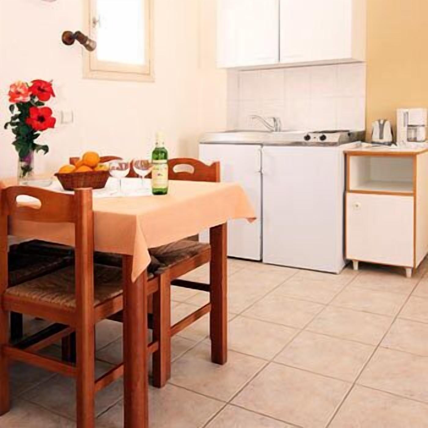 Uzenie All Suites Boutique Resort (Adults Only) Adelianos Kampos Dış mekan fotoğraf