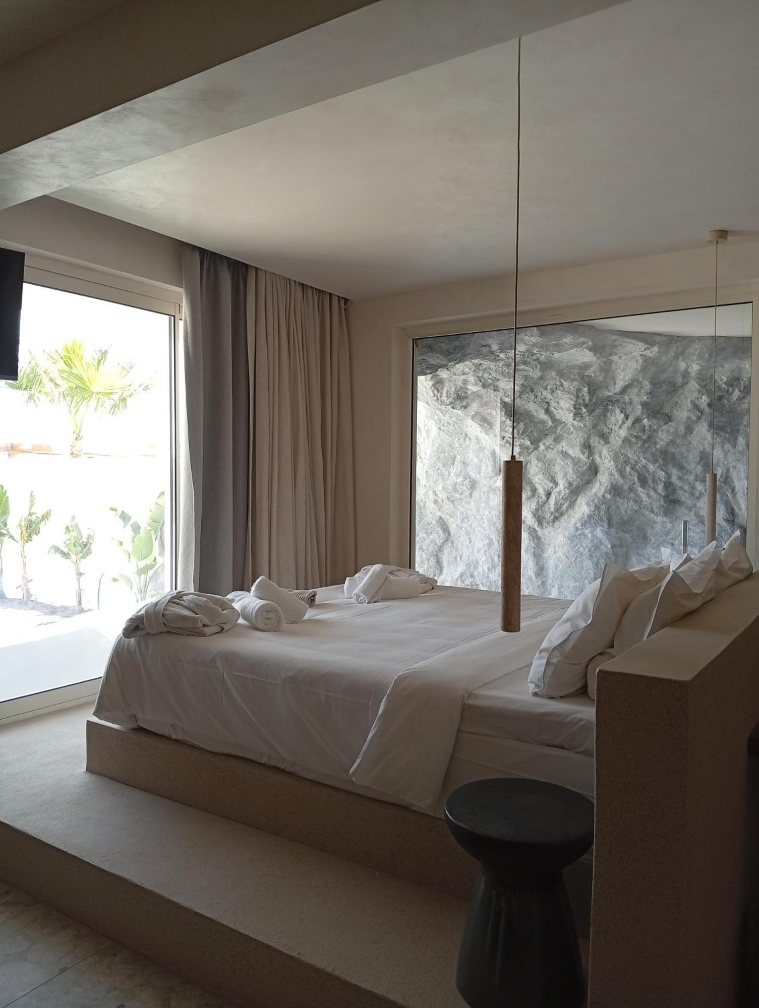 Uzenie All Suites Boutique Resort (Adults Only) Adelianos Kampos Dış mekan fotoğraf