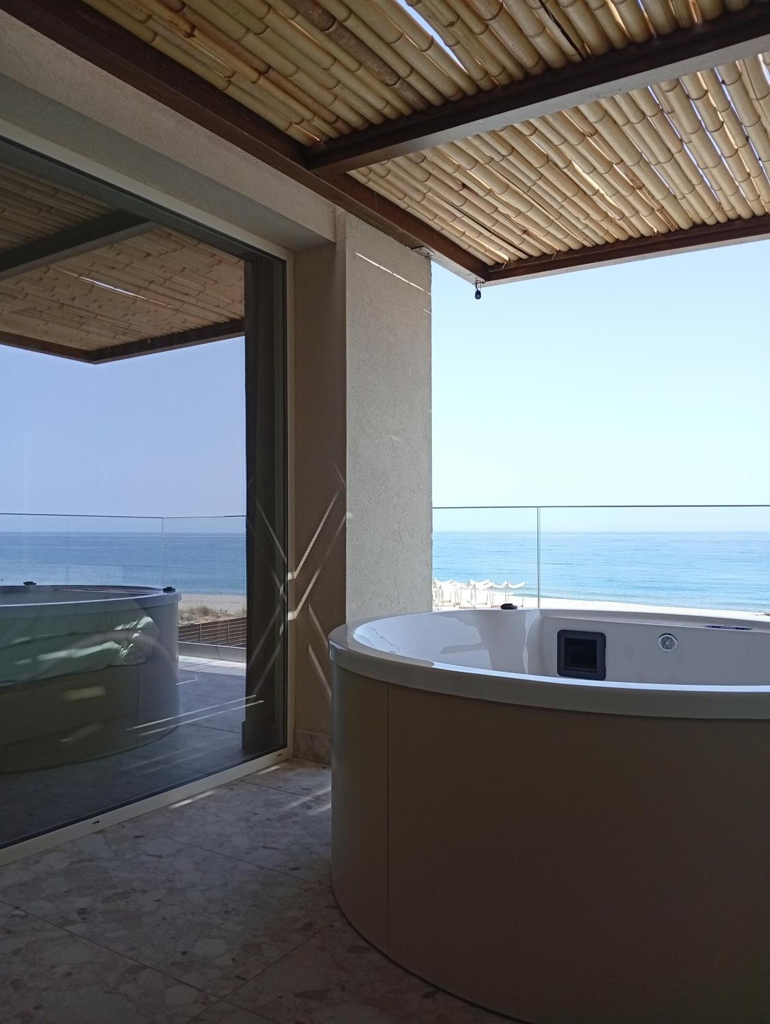 Uzenie All Suites Boutique Resort (Adults Only) Adelianos Kampos Dış mekan fotoğraf