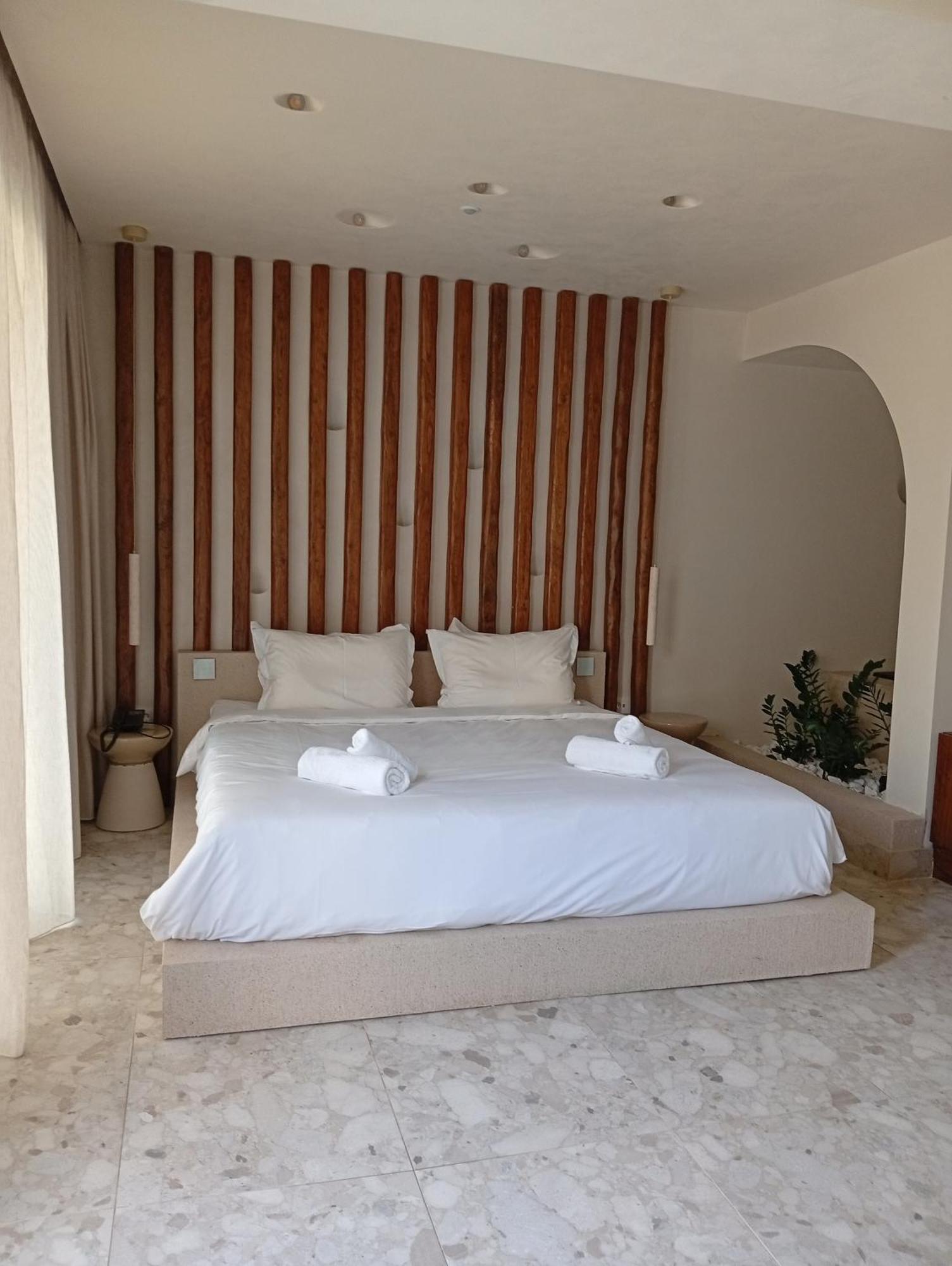 Uzenie All Suites Boutique Resort (Adults Only) Adelianos Kampos Dış mekan fotoğraf